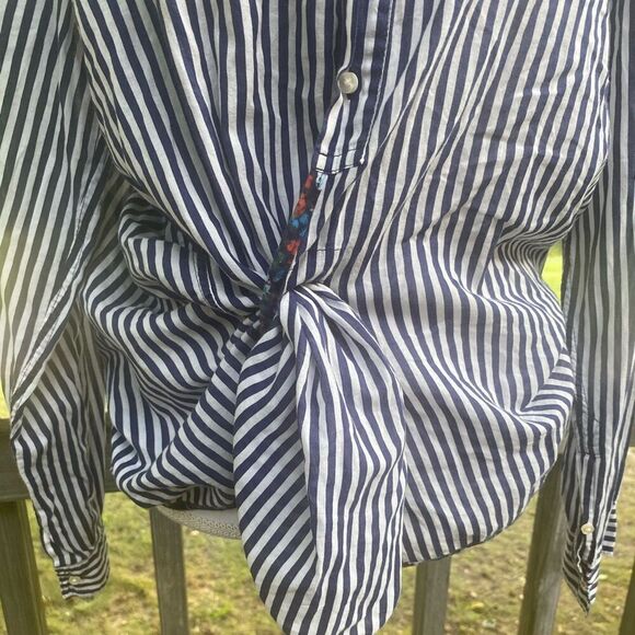 Holding Horses Anthropology Wm’s Large Blue Striped Tie Front Button Down Shirt - Picture 4 of 7